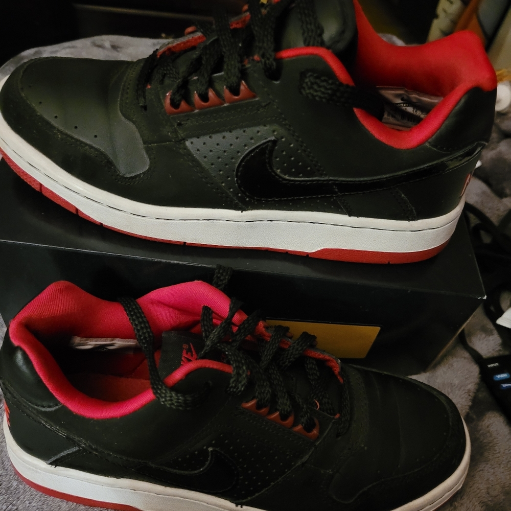 Nike airs brand new only worn once .